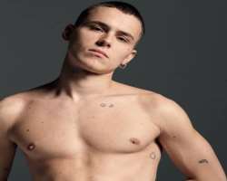 He is a tattoo lover. He has many simple art tattoos on his chest, arms, and other parts of the body.